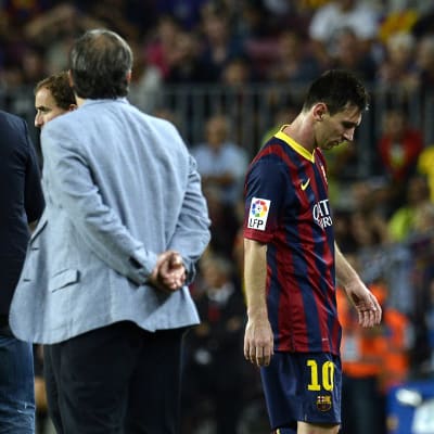 Lionel Messi käveli tiistaina pettyneen oloisena vaihtoon.