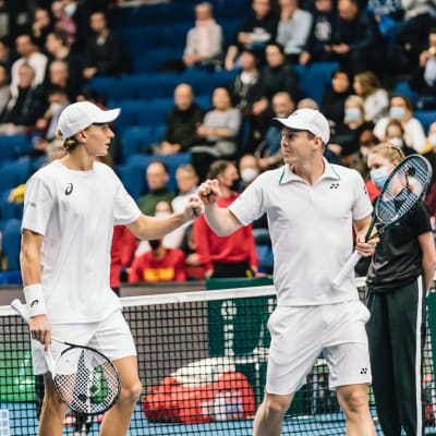Eemil Ruusuvuori och Harri Heliövaara tillsammans i Davis Cup.