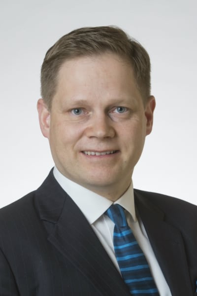 Markus Lohi är jurist.