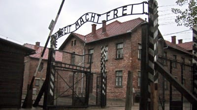 Huvudingången till Auschwitz.