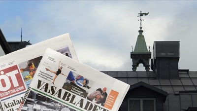 Hbl:s torn i bakgrunden och ÖT samt Vasabladet i förgrunden.