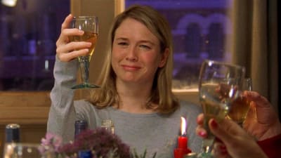Bild på Bridget Jones som håller upp ett glas.
