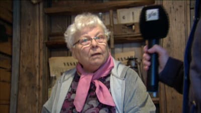 Dam intervjuas i Sideby bybutik