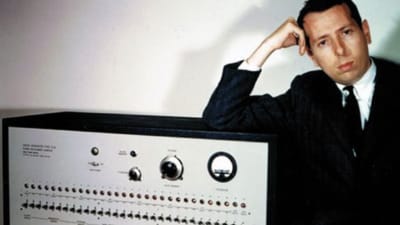 Forskare Stanley Milgram vid sin elchockslåda.