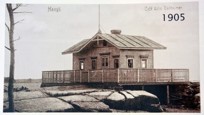 Det lilla caféet på Lilla Tallholmen i Hangö år 1905. Kiosken blev senare De fyra vindarnas hur.