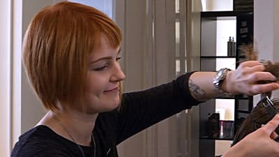Sabina Blomqvist klipper hår