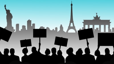 Symbolisk grafik: personer demonstrerar utanför kända landmärken som Brandenburger Tor, Eiffeltornet och Frihetsgudinnan.
