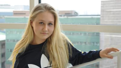 Emilia Kontula är prao på Svenska Yles musikredaktion