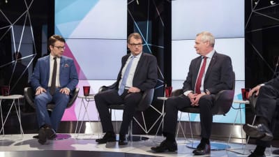 Partiledarna Jussi Niinistö, Juha Sipilä och Antti Rinne i Yles kommunalvalsdebatt.