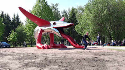 Konstverket Lucius Alienus i Centralparken i Pargas.