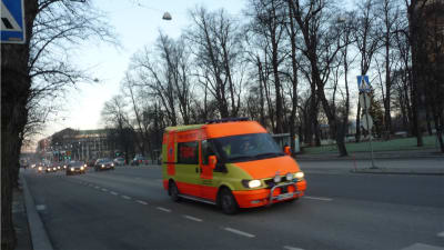 Ambulans på väg