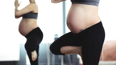 gravid kvinna yogar