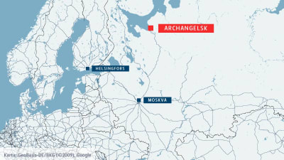 Karta över västra Ryssland med städerna Archangelsk, Helsingfors och Moskva utmärkta. Archangelsk i rött, de två övriga i blått.  
