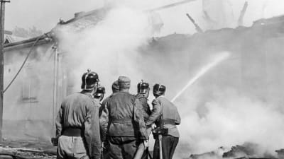En brand släckes, 1940