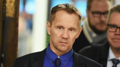 Mika Niikko har hemlihgållitt sitt ägand ei ett företag med kopplingar till Kina skriver Suomen Kuvalehti. 