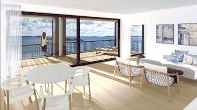 En skiss över ett vardagsrum med soffgrupp och matbord i en lägenhet med utsikt över havet.