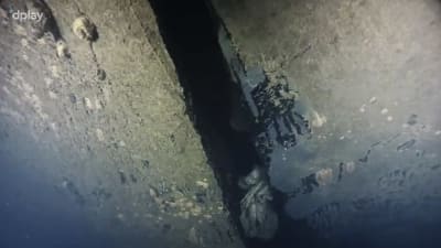 Hål i Estonias skrov på video som spelats in med hjälp av en undervattensrobot. 