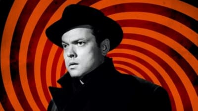 Orson Welles i filmen "Den tredje mannen" från 1949. Mot en röd bakgrund tornar Welles upp sig, stående med en pistol i höger hand. 