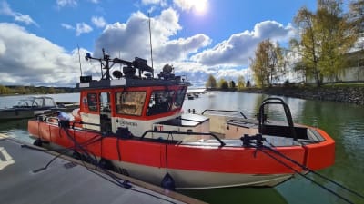 Sjöräddningens nya båt i Dalsbruks hamn.