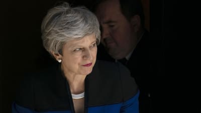 Storbritanniens premiärminister fotograferades i dörren till 10 Downing Street på tisdagen, inför hennes möte med Natos generalsekreterare Jens Stoltenberg. 