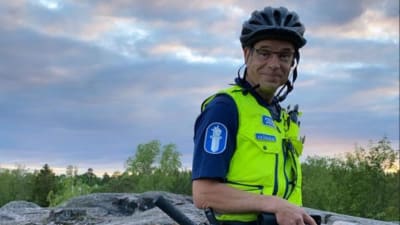Äldre konstapel Niklas Kråknäs från Förebyggande funktionen vid Polisinrättningen i Helsingfors. 2021.