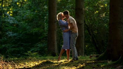 Trine Dyrholm och Gustav Lindh i filmen "Hjärter dam".