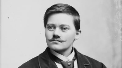 Den norska fotografen Marie Høeg med mustasch i slutet av 1800-talet.