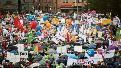 Storprotest på Järnvägstorget i Helsingfors 18.9.2015