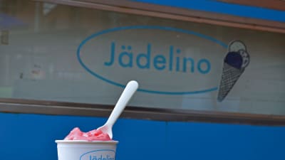 Jädelino glassfabriken ligger i Slakthuset i Helsingfors.
