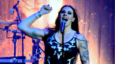 Nightwishin Floor Jansen esiintymässä Méxicossa