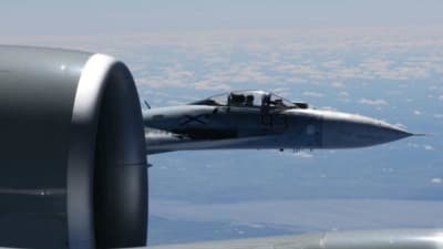 Ryskt jaktplan av modellen Su-27 fotograferat från ett amerikanska spaningsflyg. 