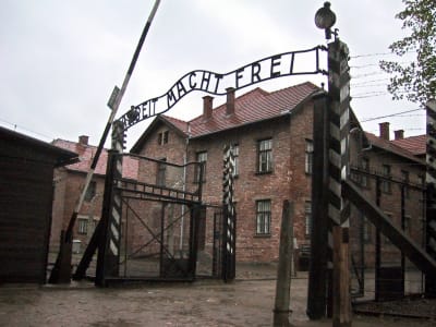 Huvudingången till Auschwitz.