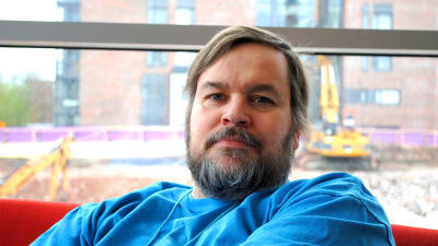 Alexander Granholm är webbutvecklare vid Svenska yle.