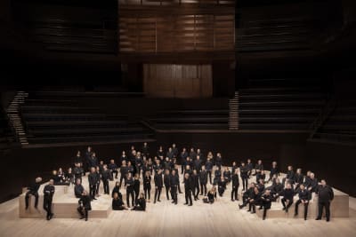 RSO 2023: soittajat poseeraavat kameralle Musiikkitalossa. 