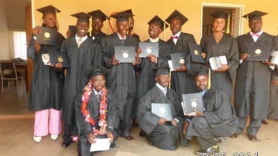 Lukogo Byona, andra från vänster, med sina studiekamrater i Malawi 2014.