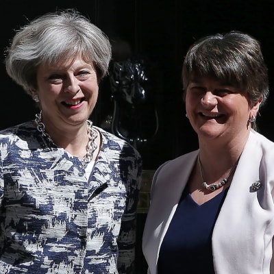 Theresa May och Arlene Foster. 
