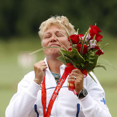 Satu Mäkelä-Nummela med OS-guldet 2008.