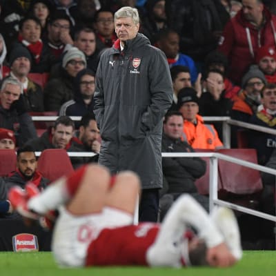 Enligt Arsène Wenger jobbar domarna mot Arsenal.