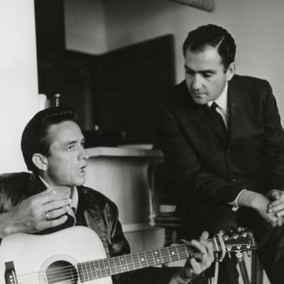 Johnny Cash ja hänen managerinsa Saul Holiff