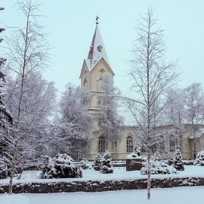 Ylivieskan kirkko joulukuussa 2014.