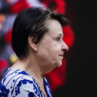 Kuvassa on kansliapäällikkö Kirsi Varhila, joka osallistui Ylen koronavirus-aiheiseen erikoislähetykseen 28. toukokuuta 2020.