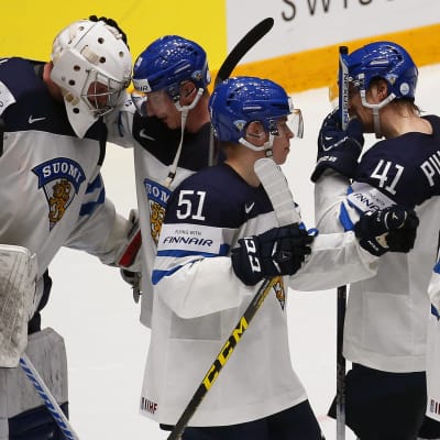 Finlands belöning för storsegern mot Kanada blir en eftermiddagsmatch mot Danmark.