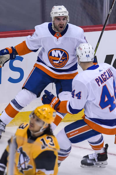 New York Islanders Kyle Palmieri firar sitt första mål i matchen.