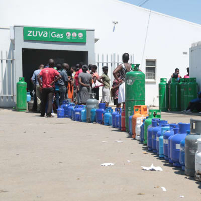 Kö för flytgas i Harare i Zimbabwe.