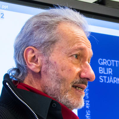 Bjarne Ismark presenterar sin bok "Grottmänniskan blir rymdfarare"