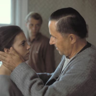 Anna-Leena Härkönen, Esko Hukkanen ja taustalla Heikki Paavilainen. Ohjelmasta: Anna-Liisa 1988.