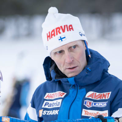 Jonne Kähkönen och Mari Eder.