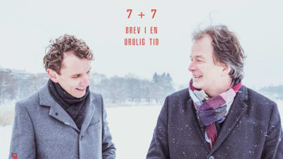 Juha Itkonen och Kjell Westö i ett vintrigt Helsingfors på pärmen till duons bok "7 + 7. Brev i en orolig tid".