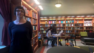 Lena Séraphin på Richardsgatans bibliotek.