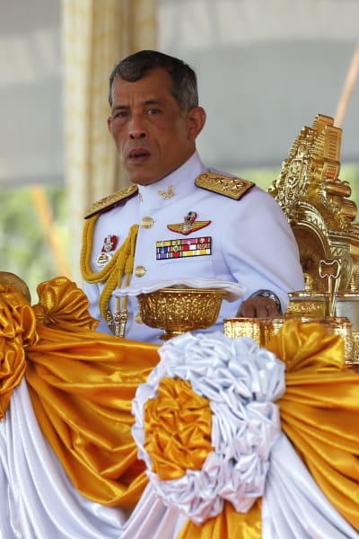 Thailands kronprins Maha Vajiralongkorn som är känd för sina skandaler och älskarinnor har uppträtt allt mer i offentligheten ju längre fadern har vårdats på sjukhus